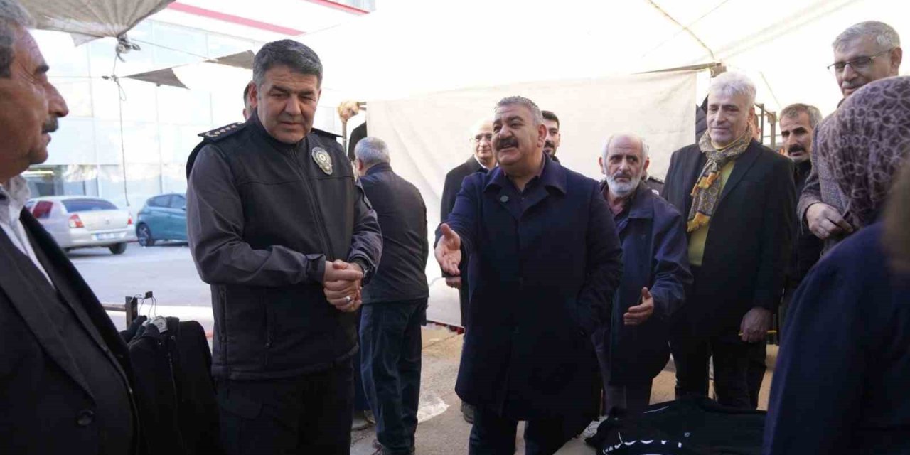 Başkan Sunar ve İl Emniyet Müdürü Karaburun’dan pazar denetimi