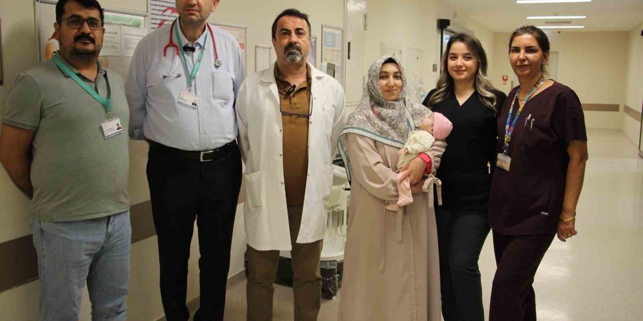 İç organları göğüs boşluğuna dolan bebek, başarılı ameliyatla hayata tutundu
