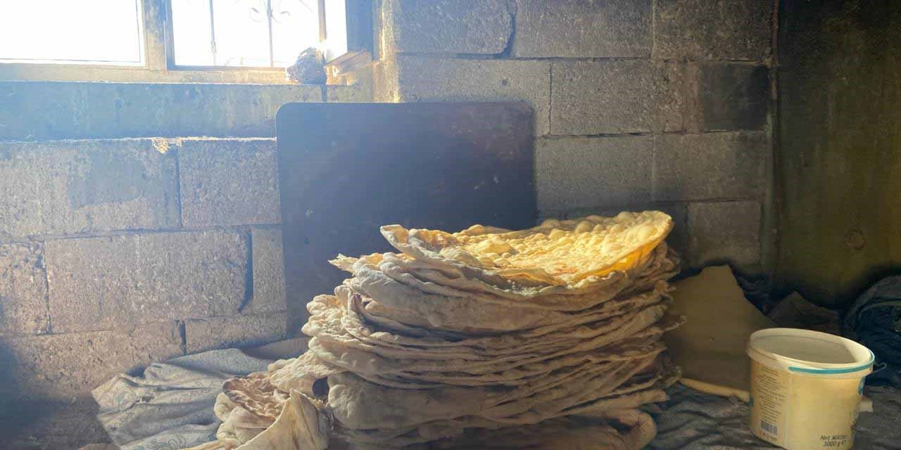 Ağrı’da soğukların başlamasıyla tandırlar kış hazırlıkları için yanmaya başladı