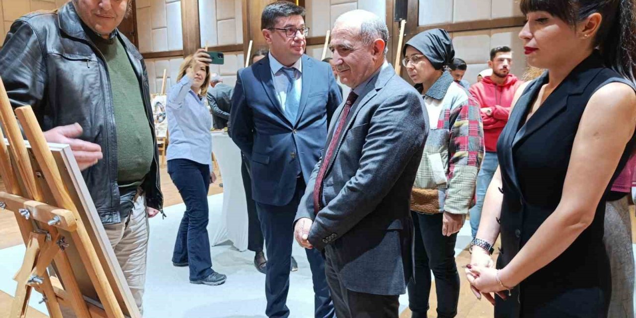 Kars’ta "100+2 şehirler arası karma sergi" sanatseverlerle buluştu