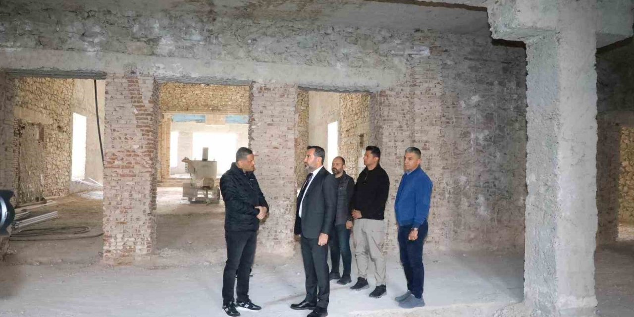 Başkan Şerifoğulları, tarihi öğretmenevinde çalışmaları inceledi