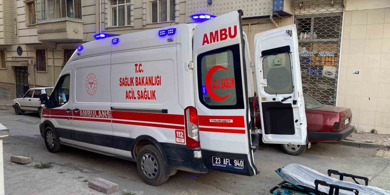 Elazığ’da kendi boğazını kesen kadın ağır yaralandı