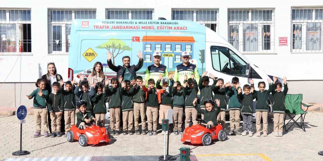 Çatak’ta öğrencilere uygulamalı trafik güvenliği eğitimi