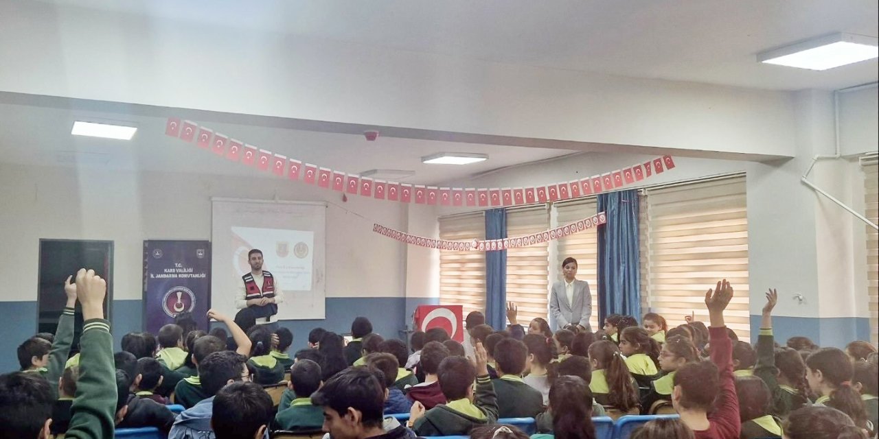 Jandarmadan Geleceğin Teminatı Gençlere Siber Kalkan: Susuz’da "Siber Farkındalık" Eğitimi