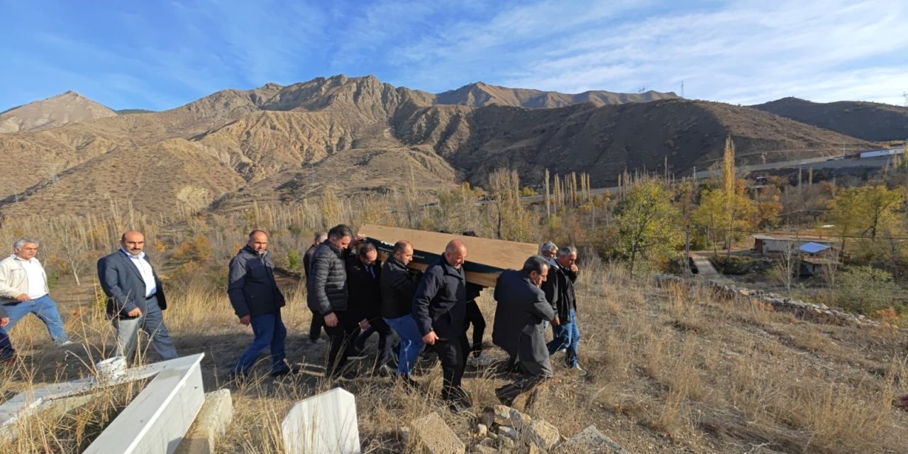 Erzurum’da katledilen kadın, gözyaşları ve dualarla uğurlandı