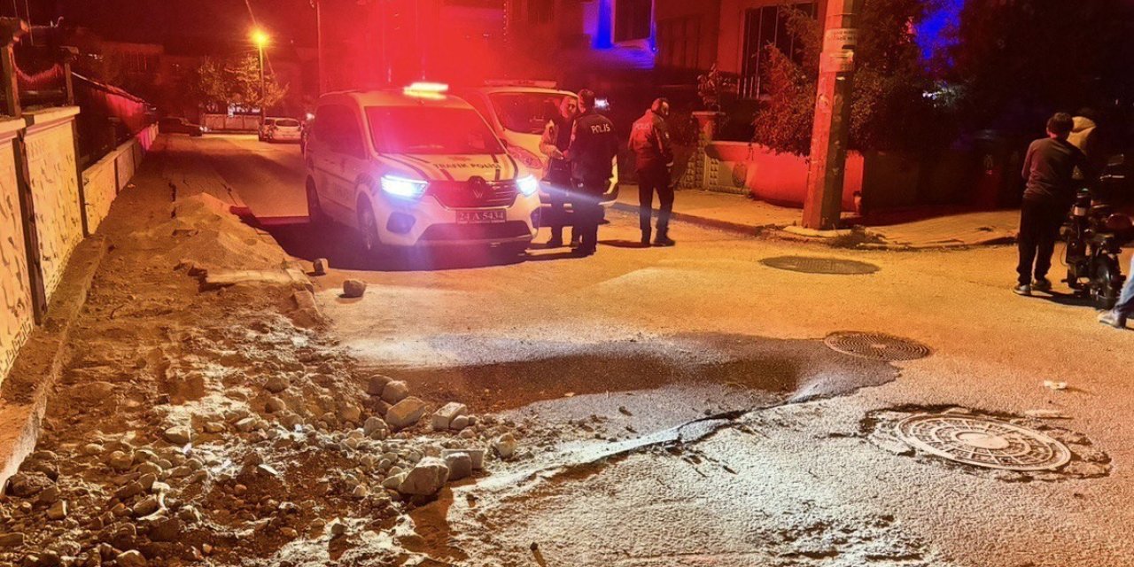 Yeni asfaltlanan bölümde göçük oluştu