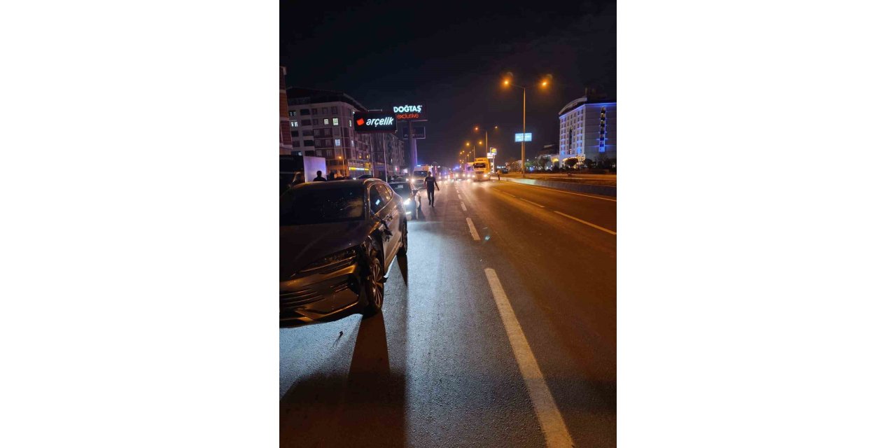 Yolun karşısına geçmeye çalışan 2 kadına otomobil çarptı: 1 ölü, 1 ağır yaralı