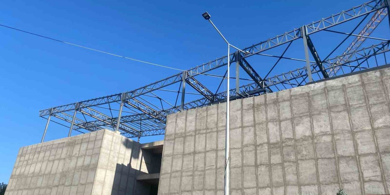 Patnos’ta Alışveriş merkezi inşaatında sona gelindi