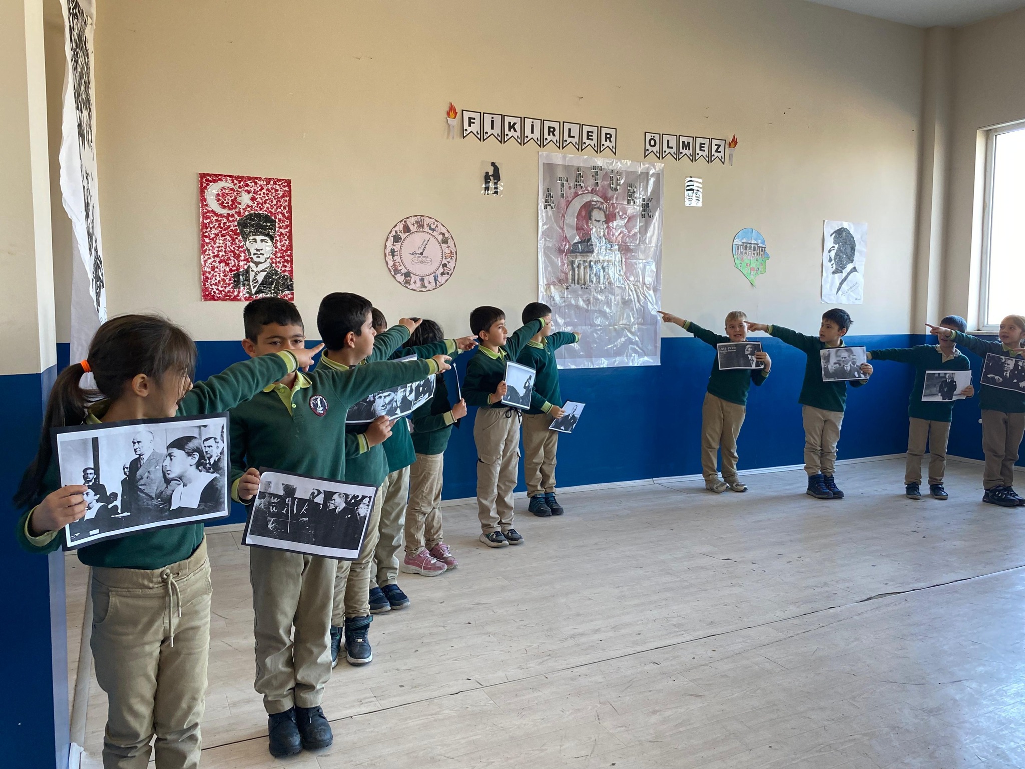 Arpaçay’da minik öğrencilerden duygulandıran 10 Kasım programı