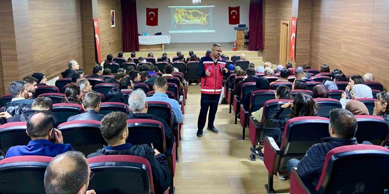 Yüksekova ve Çukurca’daki öğretmenlere acil durum eğitimi