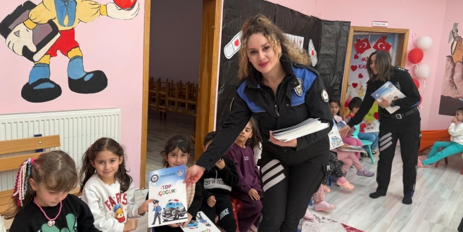 Kars’ta minik öğrencilere “Geleceğe Emniyetli Adımlar” eğitimi
