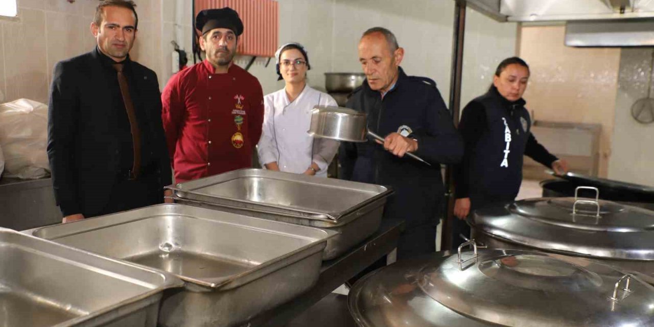 Zabıta, okul mutfaklarını mercek altına aldı