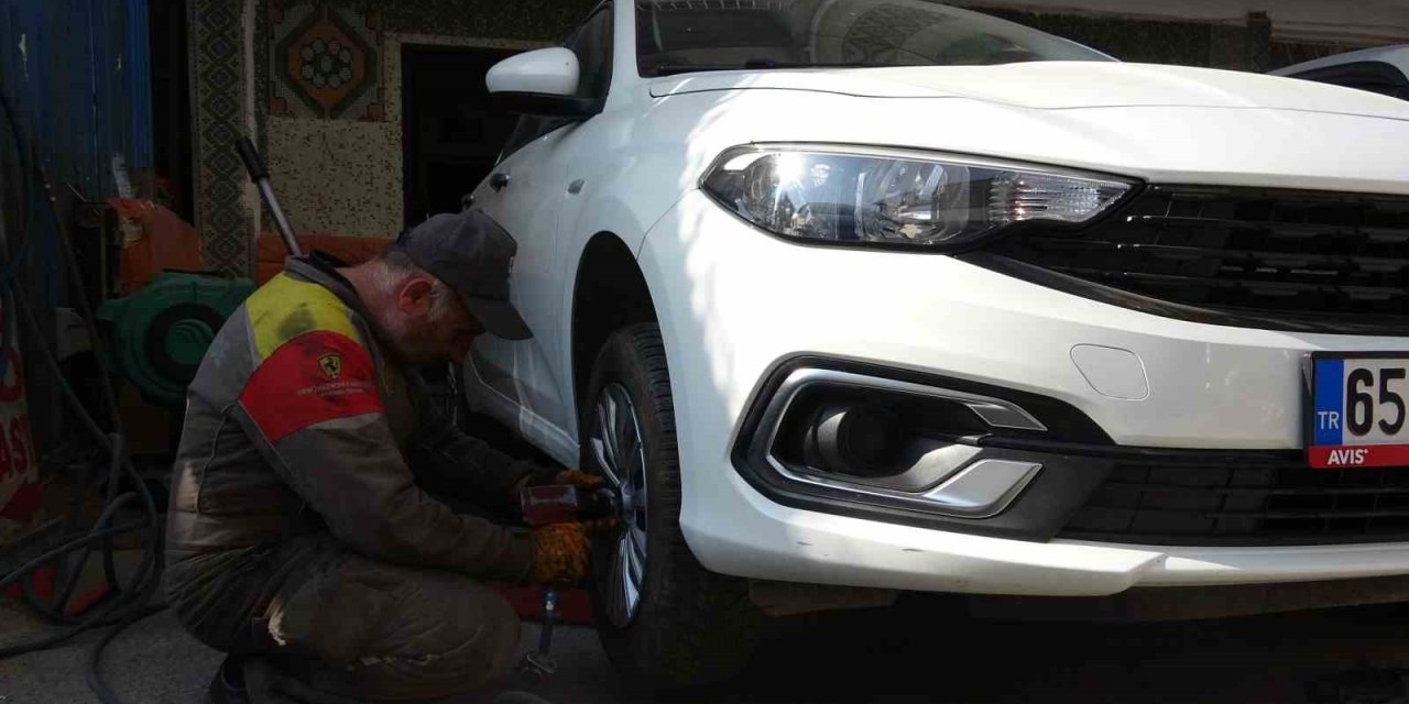 Kış lastiği zorunluluğu öncesi lastikçilerde yoğunluk