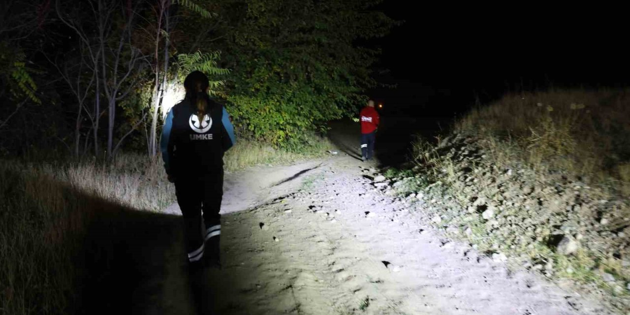 Elazığ’da kayıp otizmli çocuğu arama çalışmaları 72. saatte de gece boyunca sürüyor