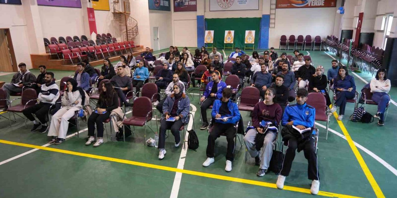 Muş’ta voleybol aday hakem kursu başladı