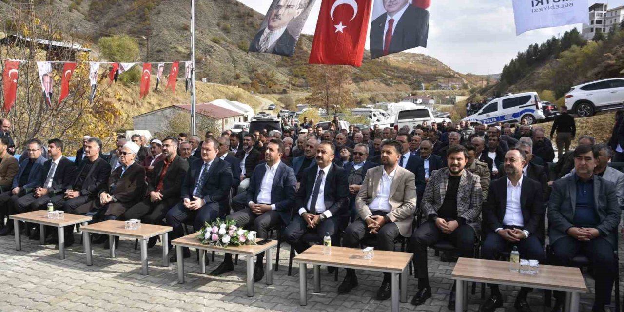 Mutki’de mezbahane ve halı saha açılışı yapıldı