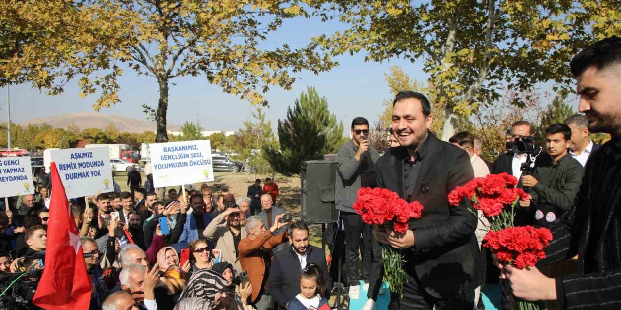 AK Parti İl Başkanı Selmanoğlu: "Elazığ’da yeni bir hizmet dönemini hep birlikte başlatacağız"