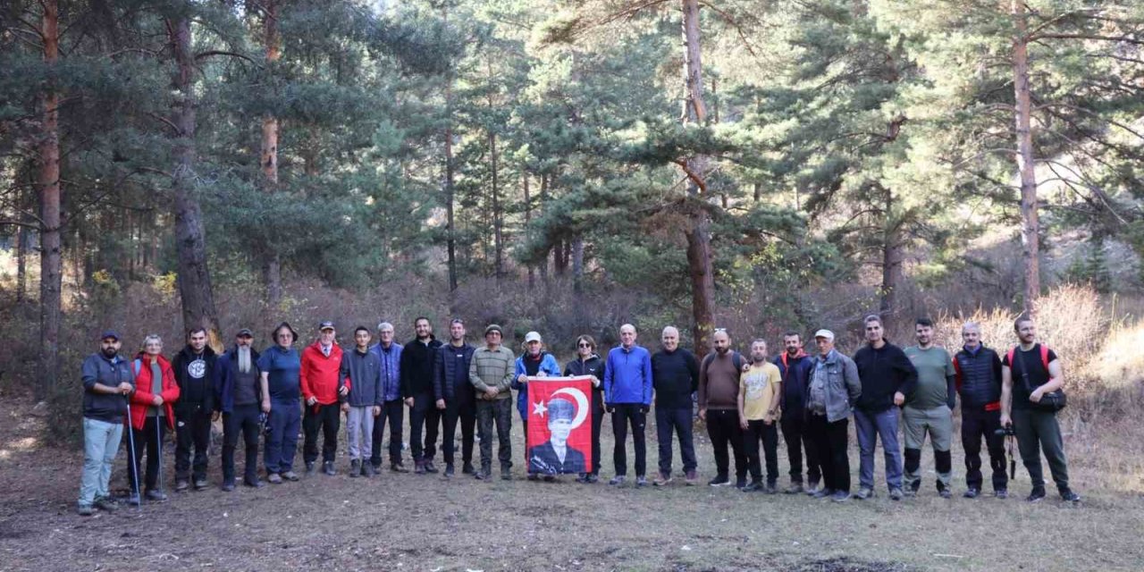 Doğal güzelliklerin içinde 16 km yürüdüler