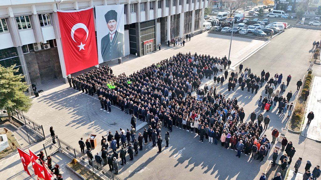 Kars’ta Atatürk, ebediyete intikalinin 87’nci yıl dönümünde törenlerle anıldı