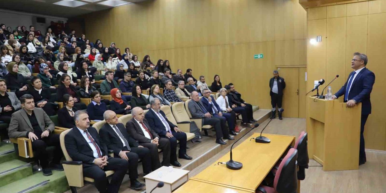 FÜ’de "Atatürk’ün İleri Görüşlülüğü" konferansı