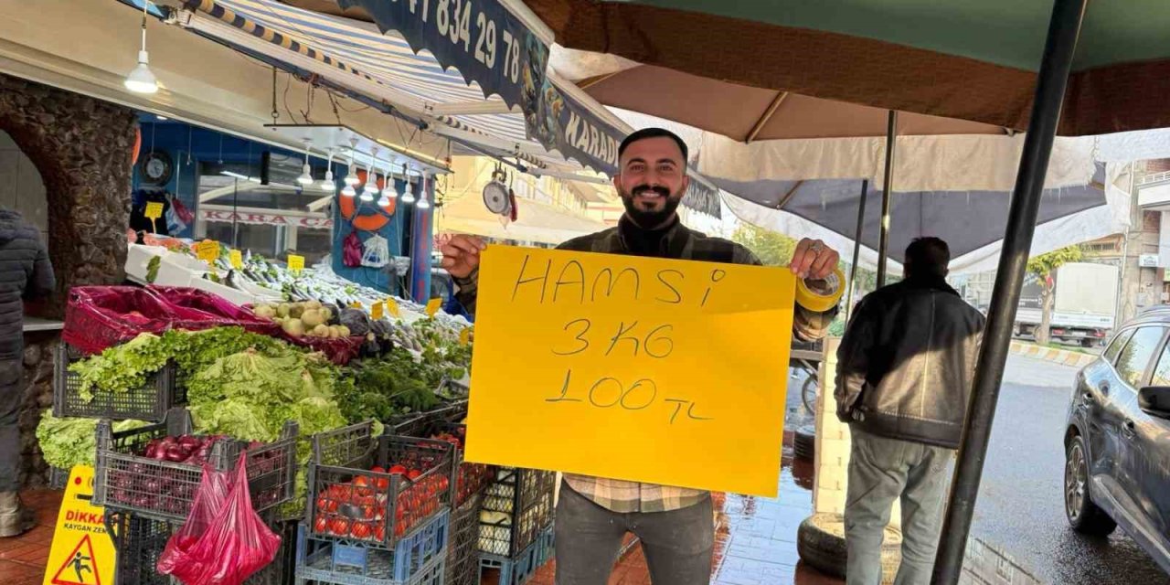 Iğdır’da 3 kilogramı 100 lira olan hamsiye vatandaşlardan yoğun ilgi