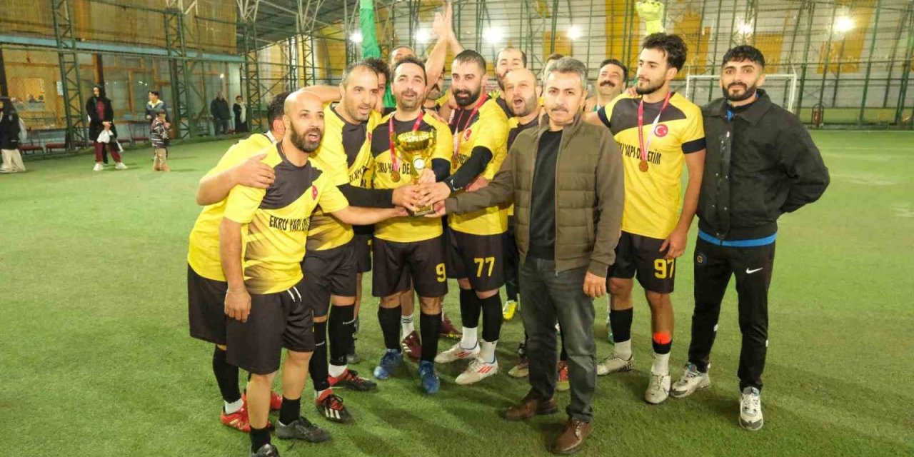 Erzincan Belediyesi Birimler Arası Halı Saha Futbol Turnuvası sona erdi