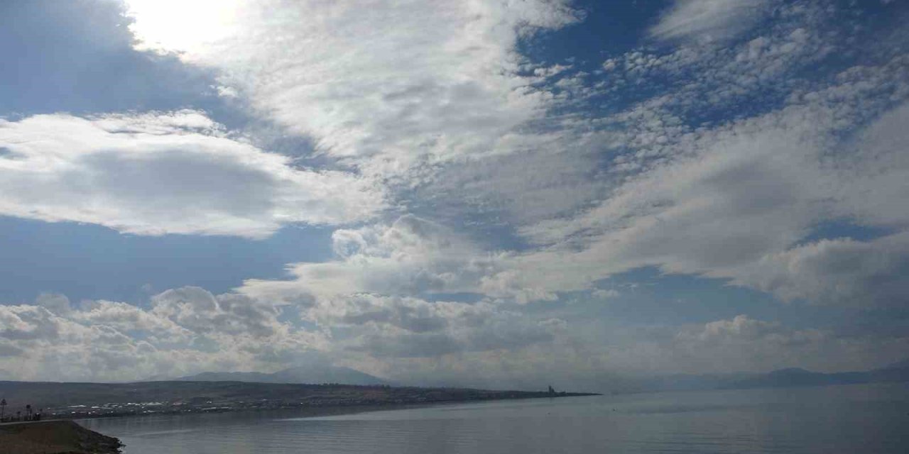 Van semalarında bulut ve ışık şöleni: Gündüz bulutların dansı, akşam büyülü manzaralar