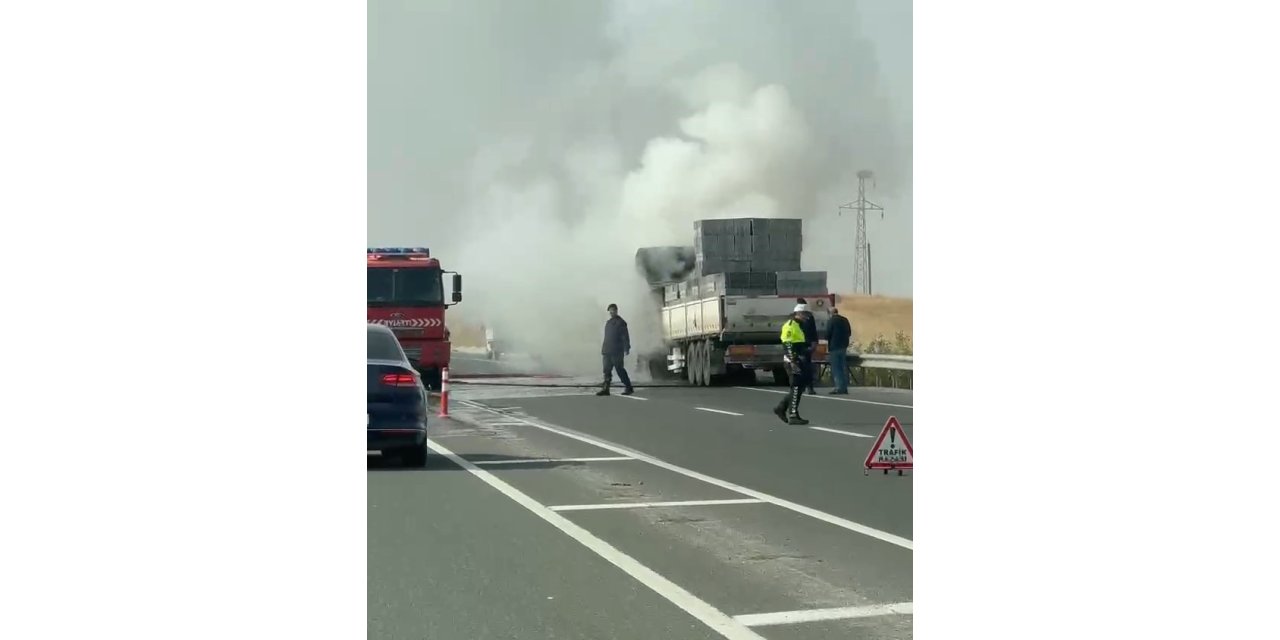 Alev alan tır, söndürüldü