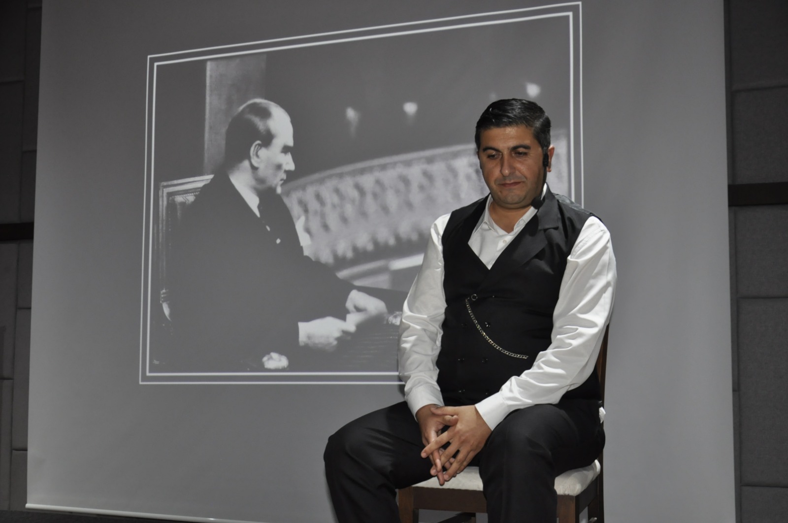 Kars’ta anlamlı oyun: “Mustafa Kemal’in Neşesi”