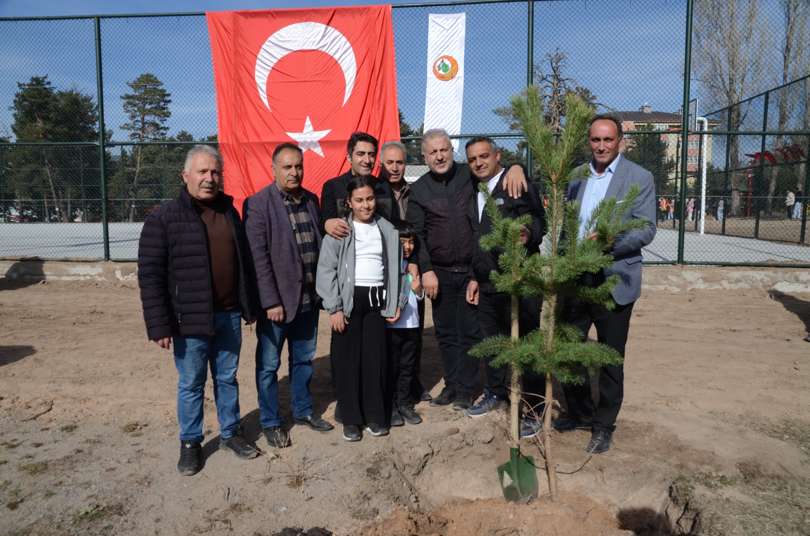 Sarıkamış’ta Milli Ağaçlandırma Günü’nde fidanlar toprakla buluşturuldu