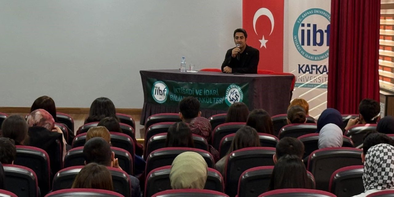 Sarıkamış Kaymakamı Aslantatar, öğrencilerle buluştu