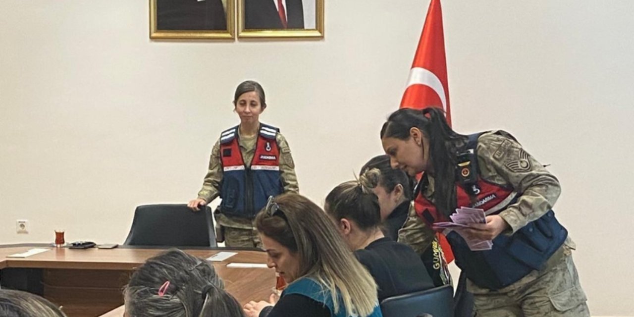 Kadın güvenlik güçlerinden KADES tanıtımı