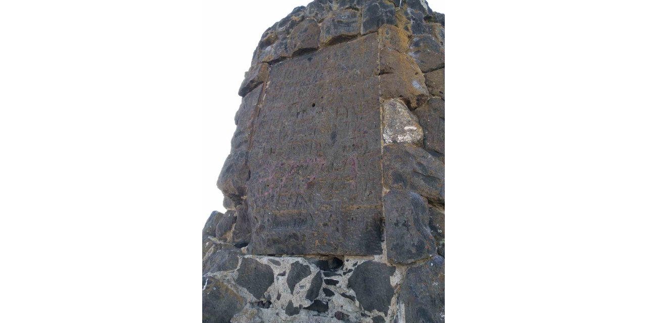 Kars’ta gizemli tepe: Sırlarla dolu yapı merak uyandırıyor