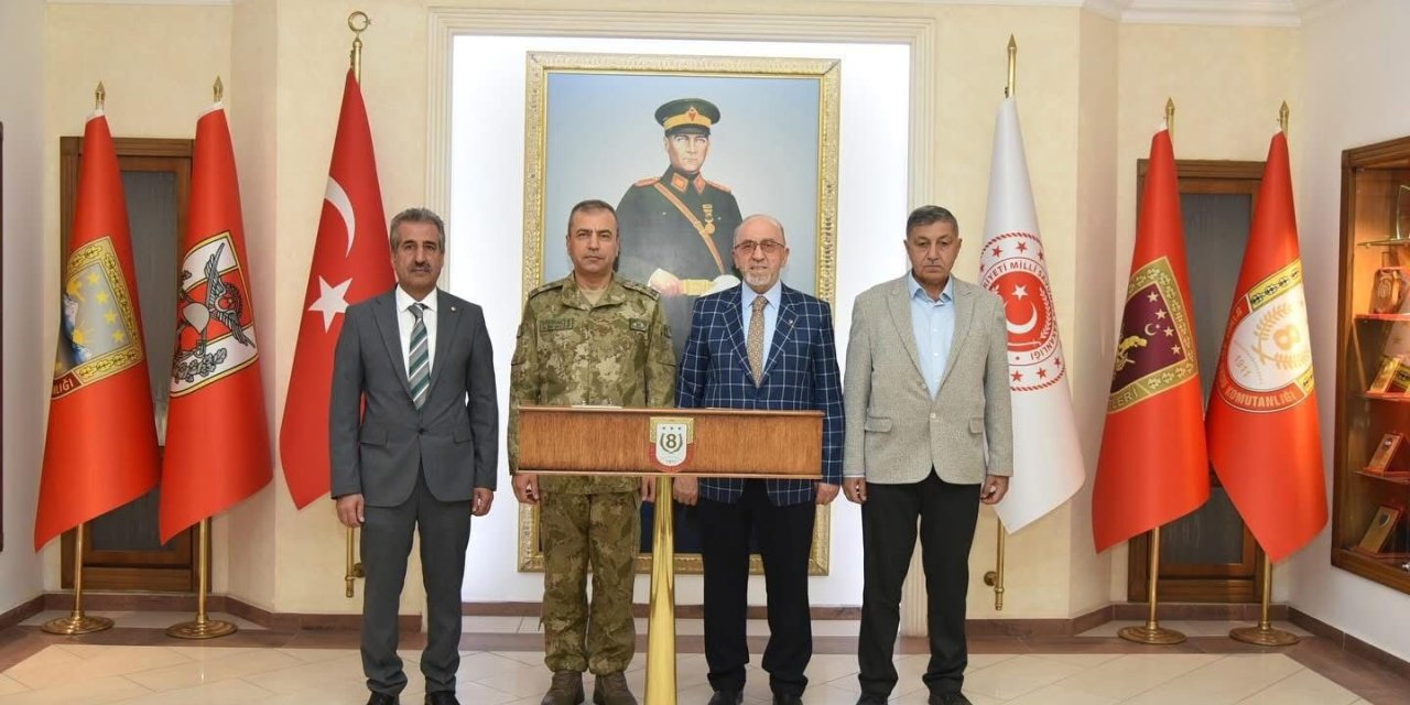 Başkan Dumandağ, Kolordu Komutanı Durmaz ile bir araya geldi