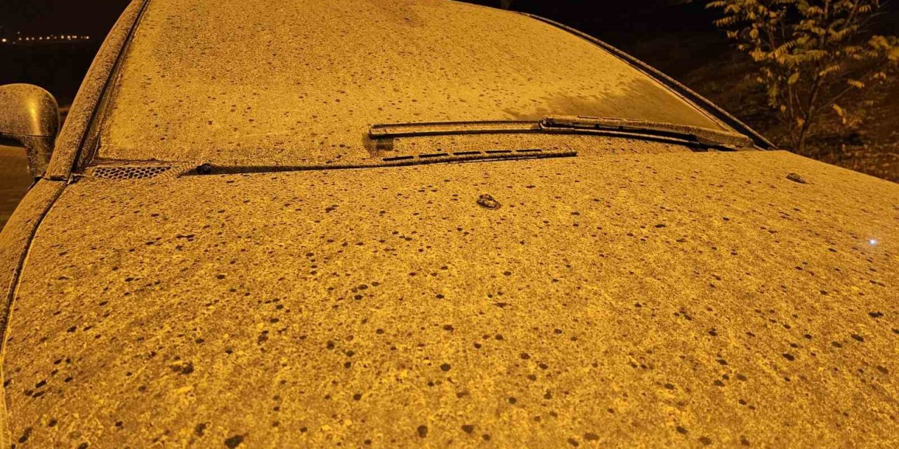Elazığ’da toz taşınımı yağışla birleşti, adeta çamur yağdı