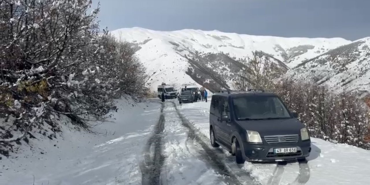 Muş’ta 14 köy yolu kapandı, 4 araç mahsur kaldı