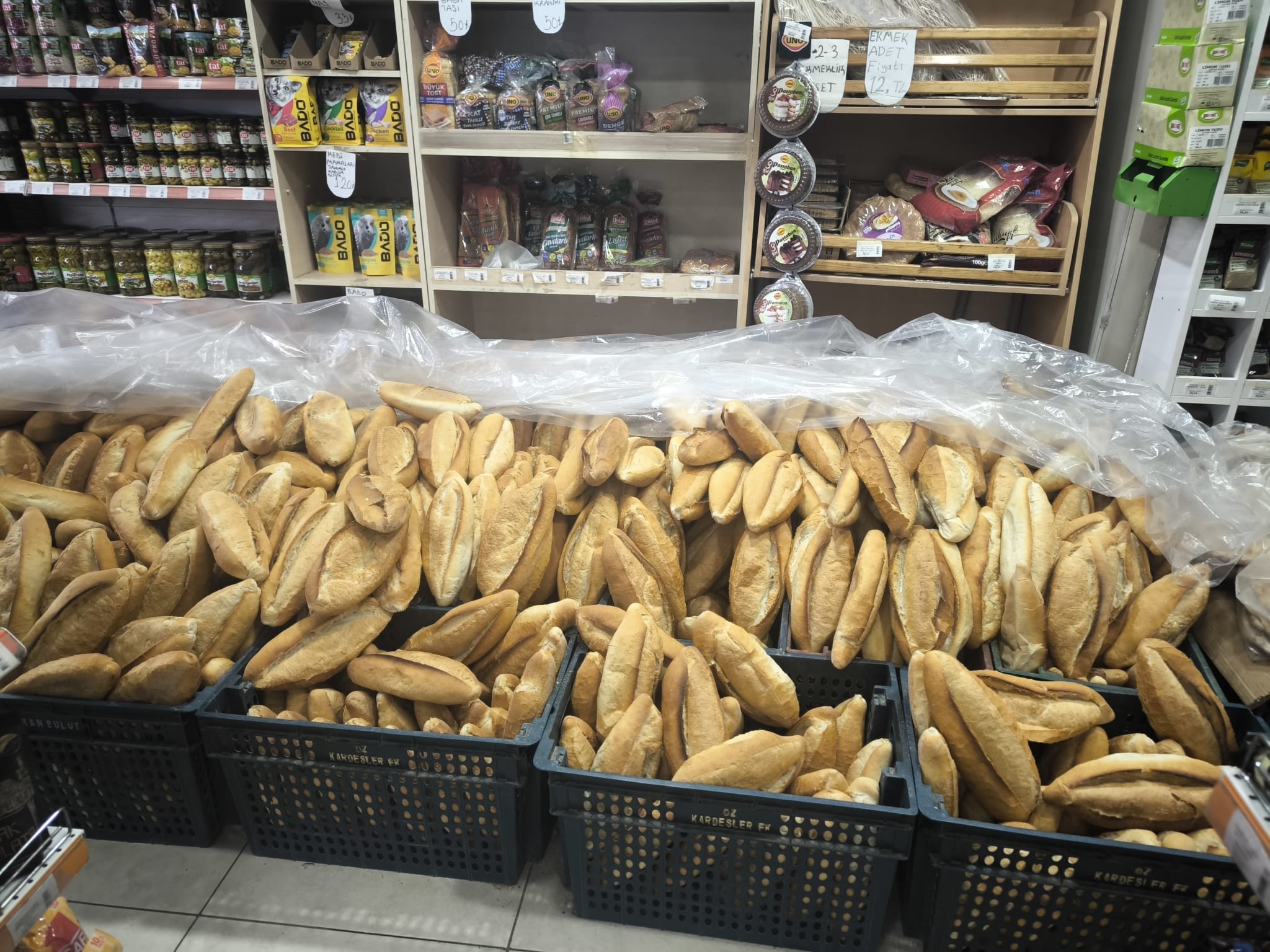 Kars’ta pazar günü ekmek sorunu devam ediyor