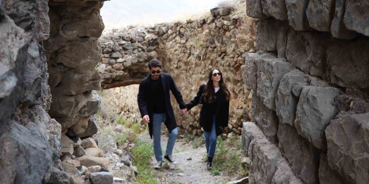 Sevilen oyuncu Ali Öner’in Oltu sevgisi