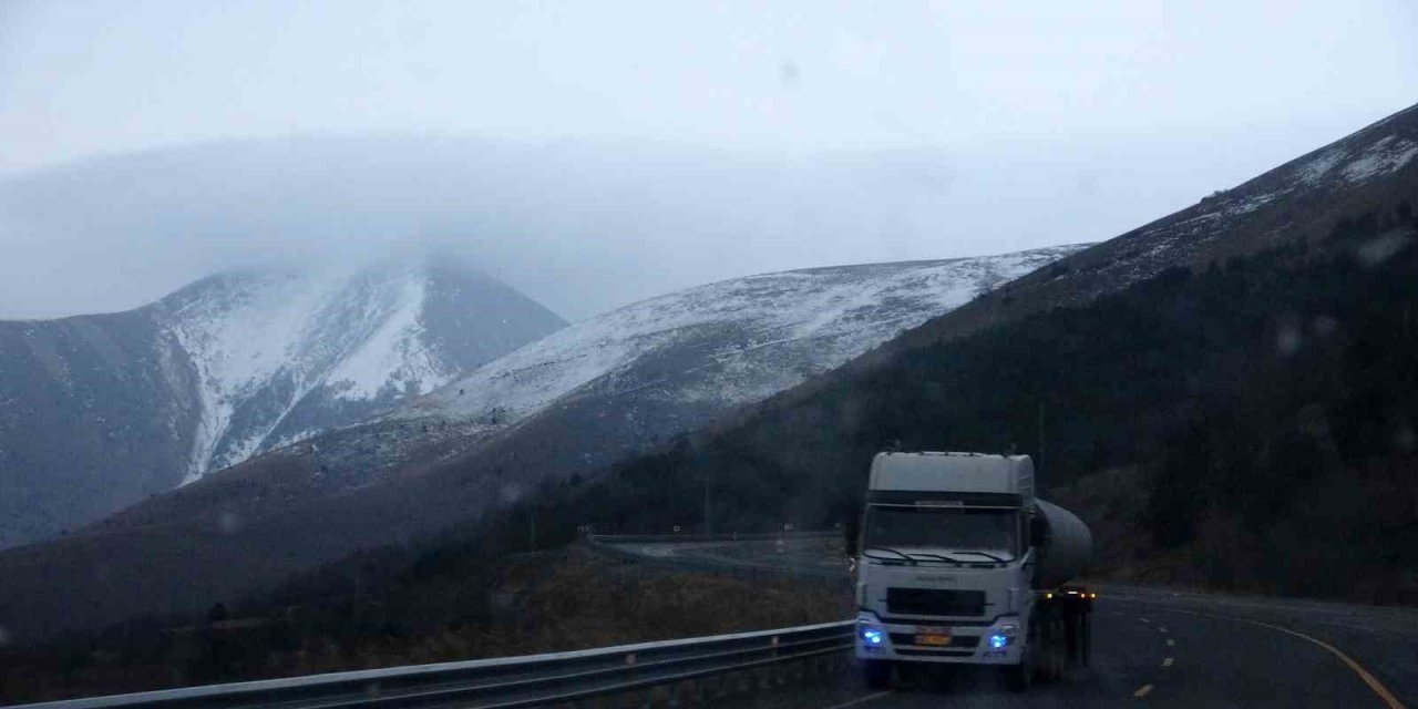 Ardahan’ın yüksek kesimleri beyaza büründü