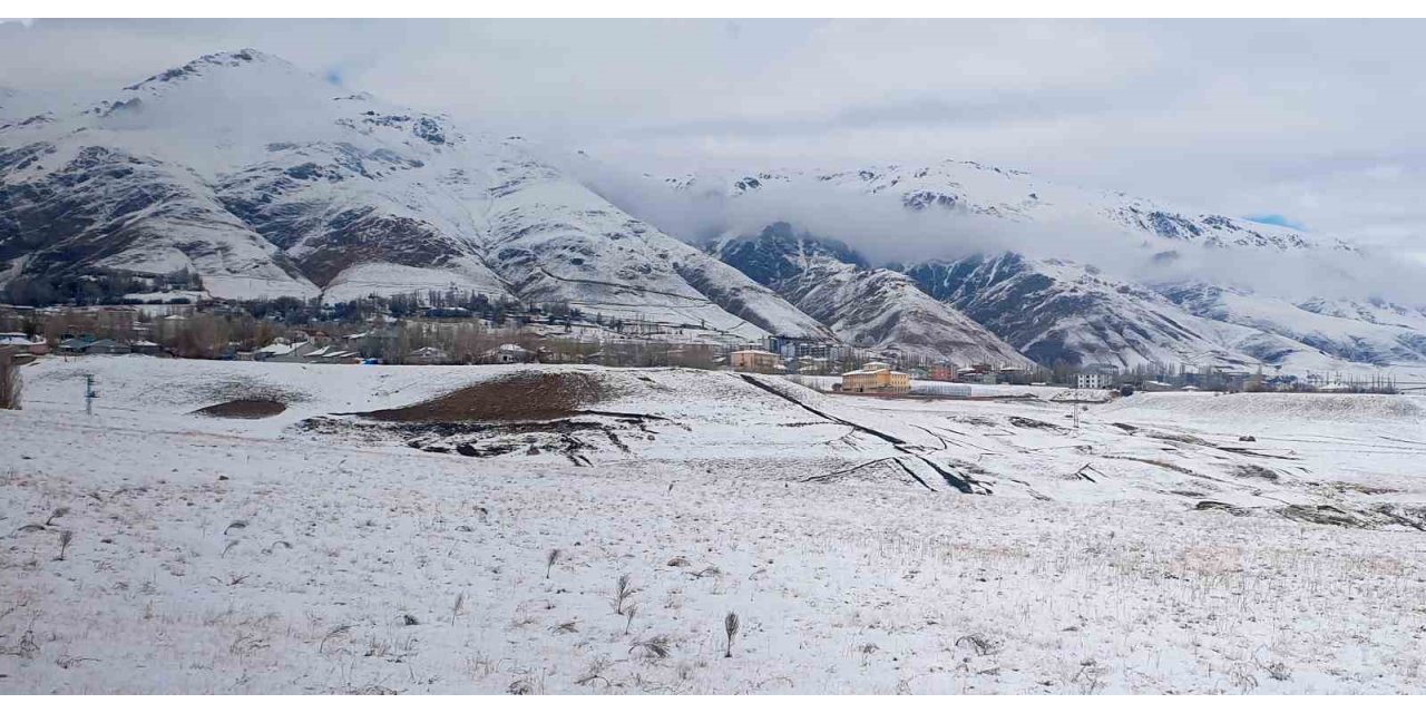 Başkale beyaza büründü