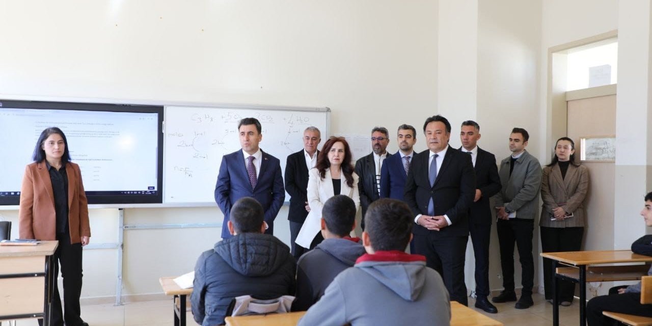 Vali Aygöl, öğrencilerle bir araya geldi