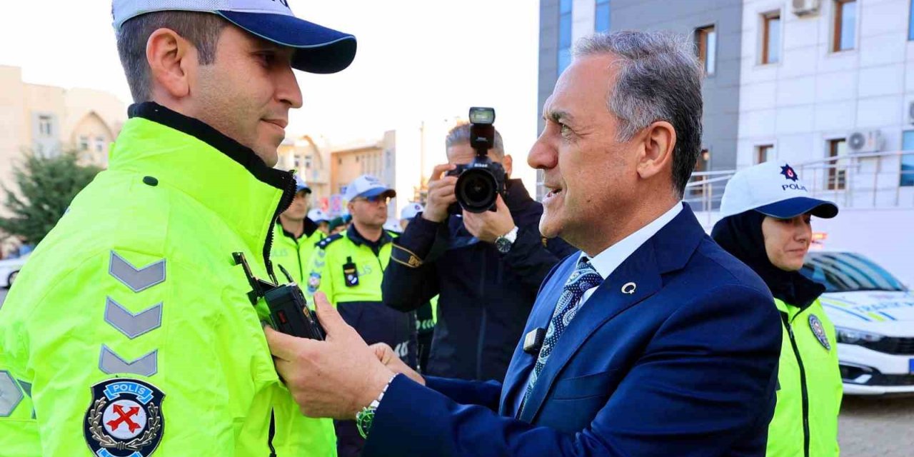 Bingöl’de trafik ekiplerine yüz tanıma sistemine sahip 90 yaka kamerası tahsis edildi