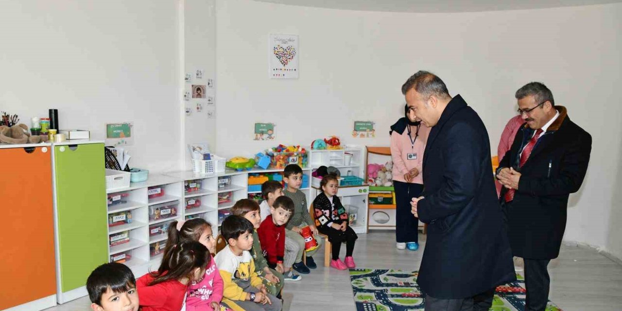 Vali Çiçek, anaokulunu ziyaret etti