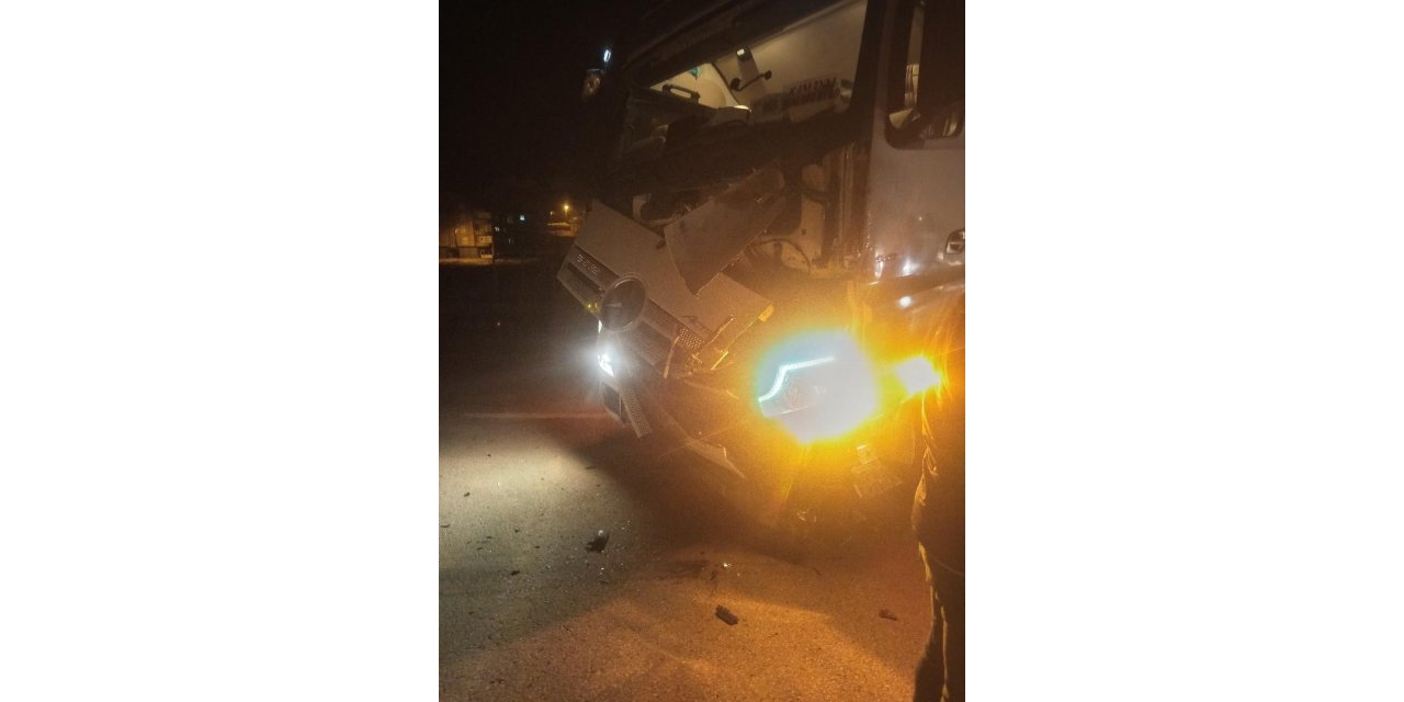 Hakkari’de tır ile minibüs çarpıştı: 1 yaralı