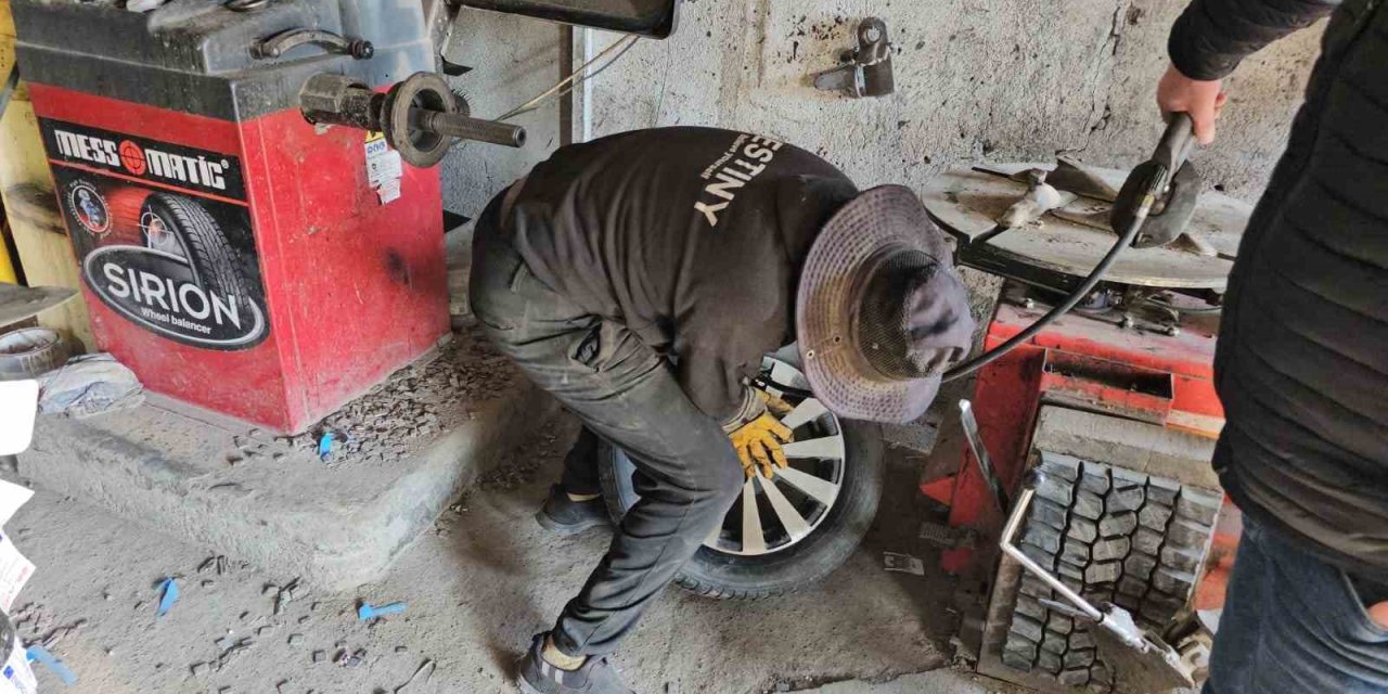 Lastikçilerde kışlık lastik yoğunluğu