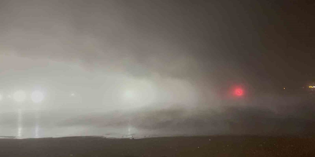 Tatvan’da yoğun sis sürücülere zor anlar yaşattı