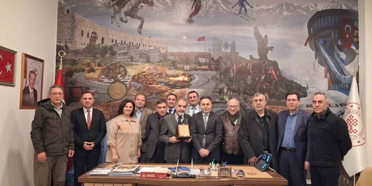 Erzurum’da halk kültürünün hafızası Muhsin Koç, 38 yılın ardından emekli oldu