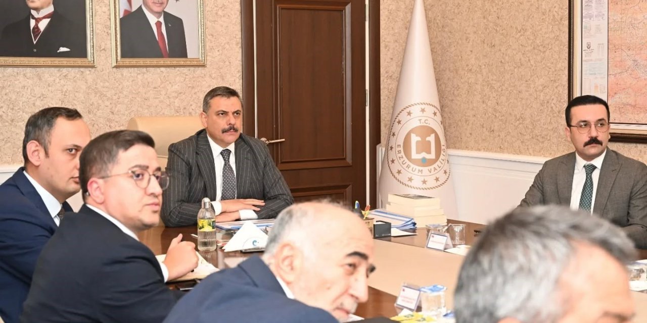 Uzundere’deki heyelan masaya yatırıldı