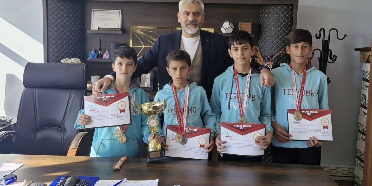 Süphan Ortaokulu öğrencileri kros müsabakalarında il birincisi oldu