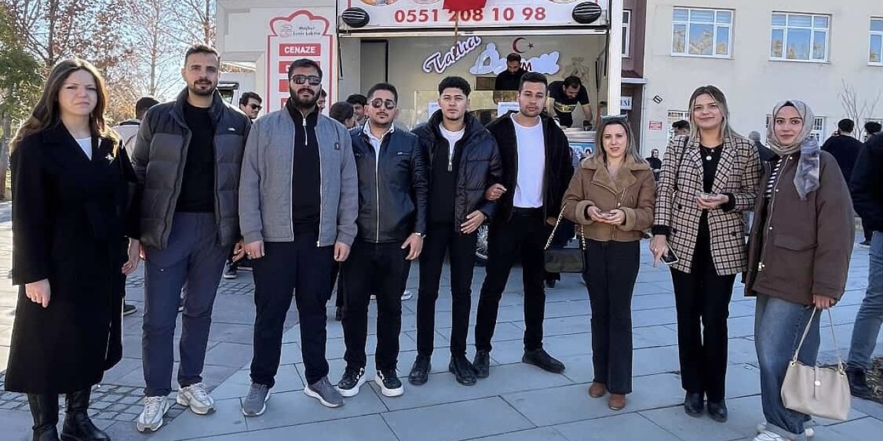 Van’da üniversite öğrencilerinden 20 şehit için anlamlı etkinlik